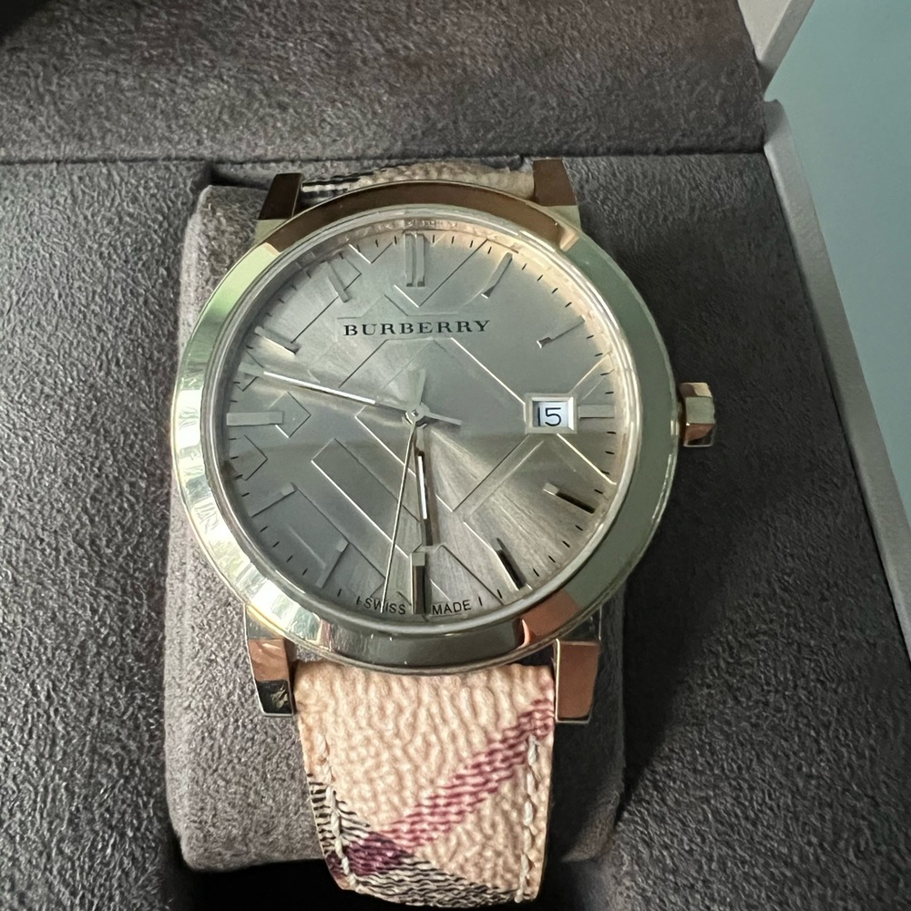 Burberry Nova Check Analog Quarts Women Watch